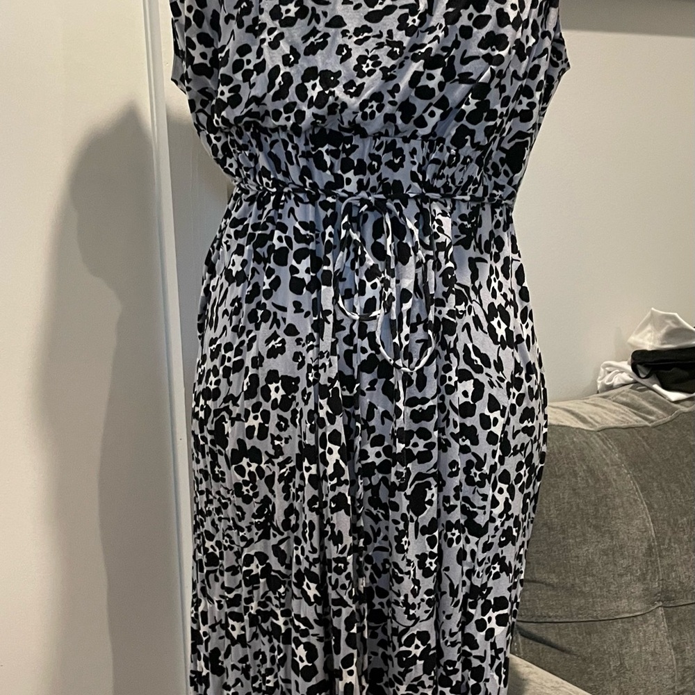 Loft Fashion Black and White Animal Print Midi Dress